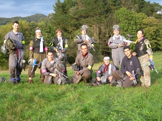  彩弹射击队照片